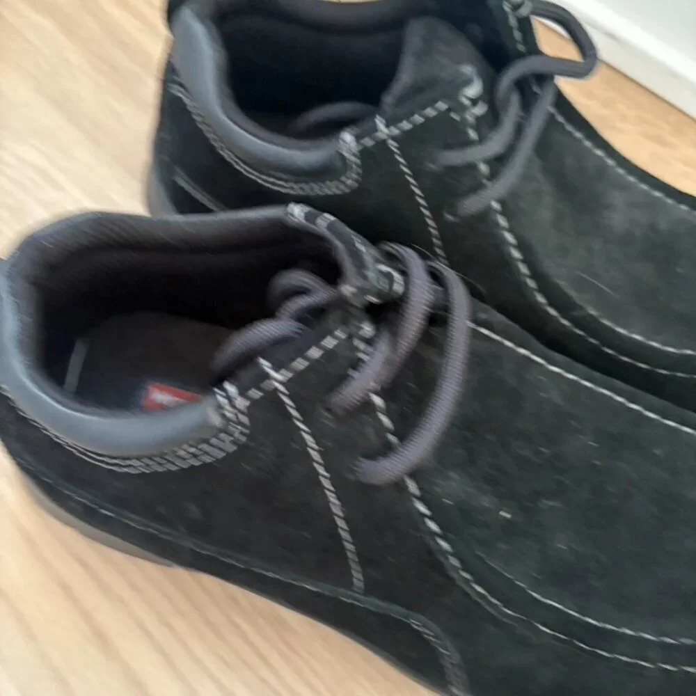 ** Men's Wrangler Black Suede Chukka lightweight boots size 9